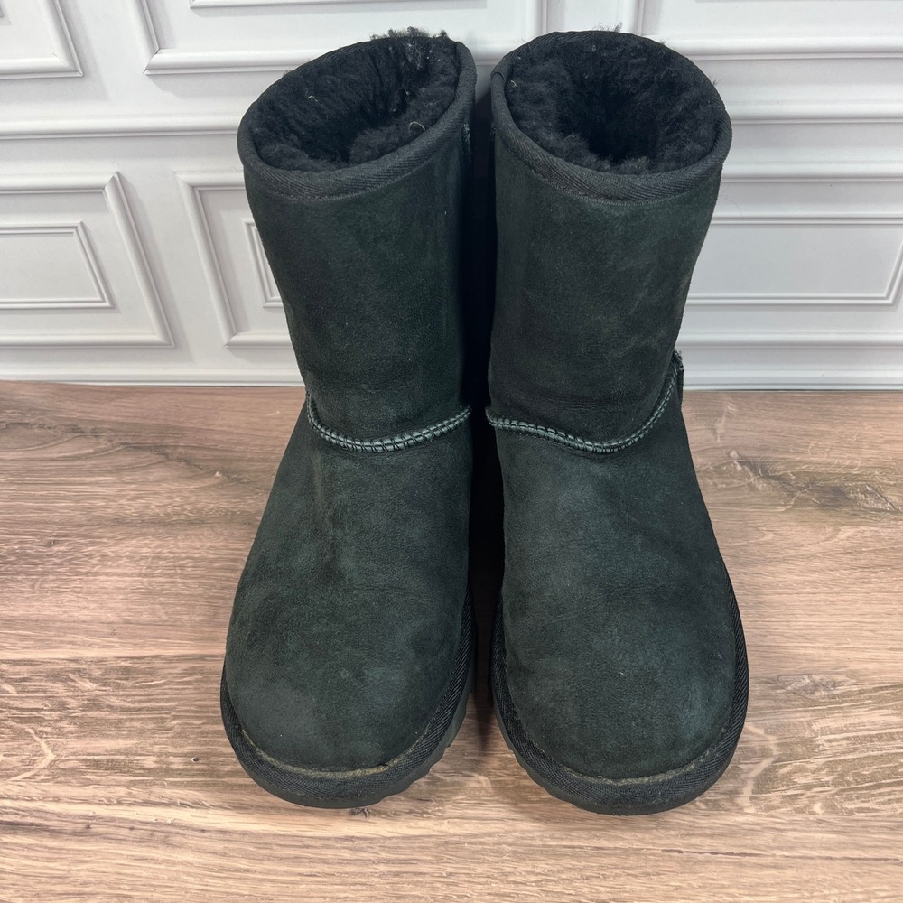 UGG Classic Short II Boots Women Black Suede Sheepskin 1017703K Size 6 - Picture 4 of 16